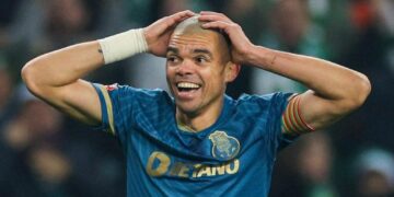 Última hora: Conhecido o castigo aplicado a Pepe após a expulsão no clássico