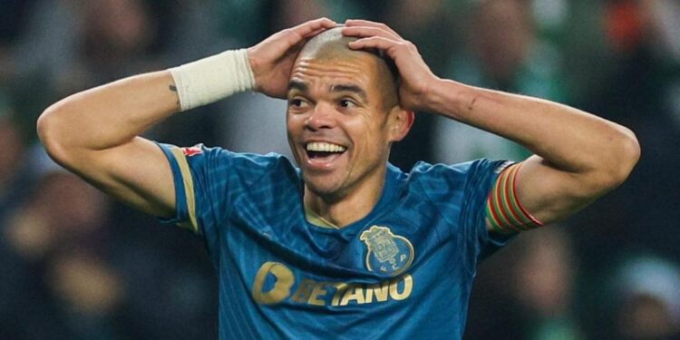 Última hora: Conhecido o castigo aplicado a Pepe após a expulsão no clássico