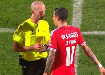 Última hora: Árbitro do Vizela-Benfica acusado de provocar Di Maria (VÍDEO)