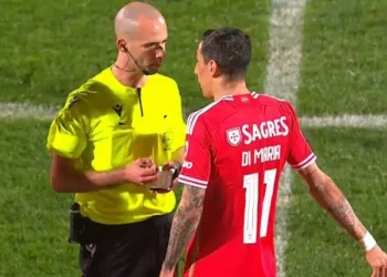 Última hora: Árbitro do Vizela-Benfica acusado de provocar Di Maria (VÍDEO)