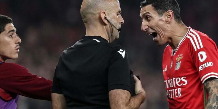 Última hora: Di María indignado com a arbitragem e pode ser castigado