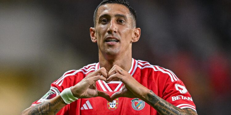 Última hora: Árbitros vão fazer queixa contra Di Maria e argentino arrisca castigo pesado