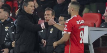 Última hora: Arthur Cabral revoltado com Roger Schmidt no final do jogo com o Sporting