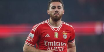 Última hora: Já é conhecido o castigo pesado de Kökçü após arrasar o Benfica e Roger Schmidt