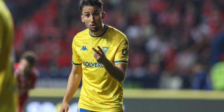 Última hora: Benfica avança com 60M€ por Rafik Guitane