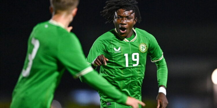 Jovem promessa irlandesa pode rumar ao Benfica no verão