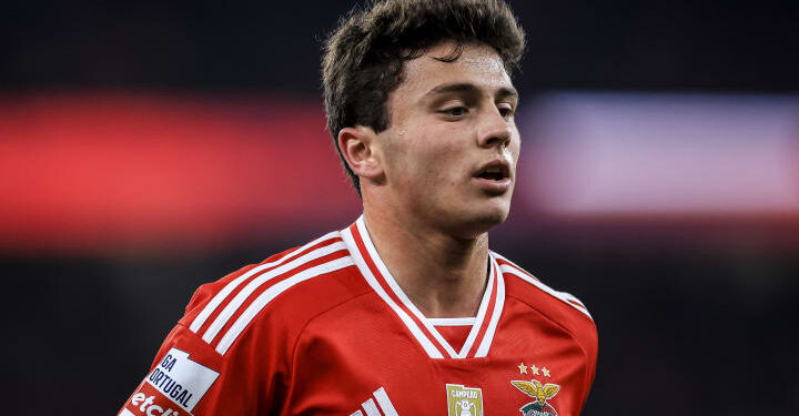 João Neves estava a ser apontado ao Manchester United, mas pode ser desviado pelo… Manchester City