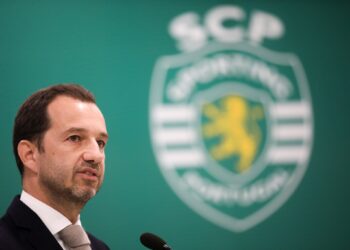 Oficial: Sporting rouba médio internacional ao FC Porto