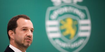 Oficial: Sporting rouba médio internacional ao FC Porto