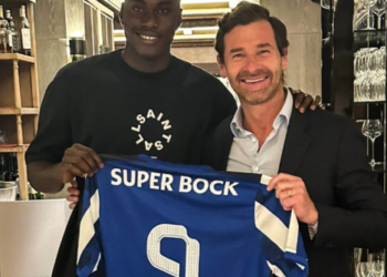 Última hora: Já está em Portugal o novo reforço do FC Porto