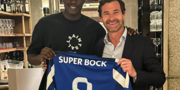 Última hora: Já está em Portugal o novo reforço do FC Porto